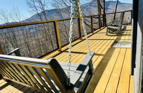 Seven Devils Cabin | BestView*PoolTable*2King*Pickleball*HotTub*FireTable*Fireplace*Arcade*Location