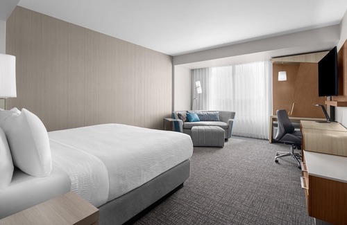 Clearwater Beach Hotel | Better Choice for your Vacation! Rooftop Bar, Onsite Restaurant, Near Beach Walk