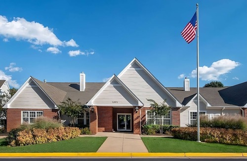Fairfax Hotel | Better Choice for your Vacation! 3 Modern Units, Close to Stringfellow Park