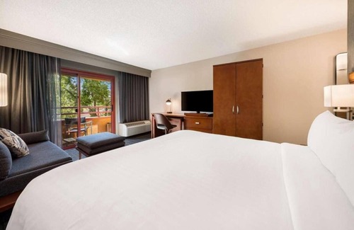 San Jose Hotel | Better Choice For Your Vacation! with Pool, Near Winchester Mystery House