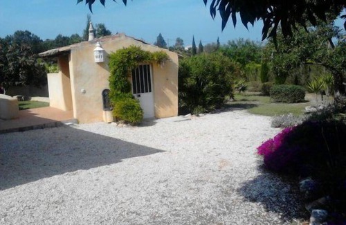 Lagoa e Carvoeiro House | better than a flat, a small country house with its own garden close to the beach
