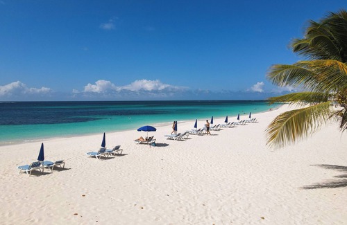 Shoal Bay Apartment | Better than a hotel room- 600sq ft Studio Suite!