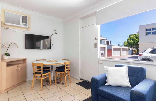 Glenelg Apartment | Betty's Bayside Retreat | 1BRM Glenelg