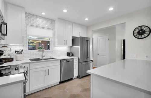 San Jose House | Bettys Place a Cozy Modern 3BR/2BA SFH w/Fenced Yard, Inside W/D, Gig WiFi