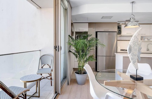 Manly Apartment | Between Harbour and Beach in the Heart of Manly with level access/lift