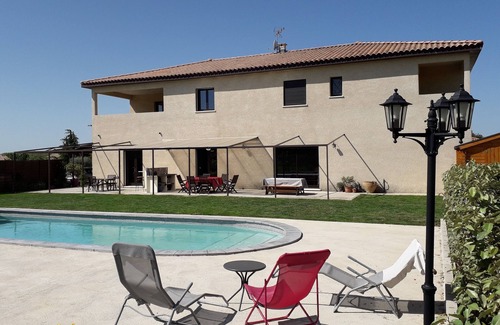 Pouzolles House | Between pechs and vines. Guest rooms