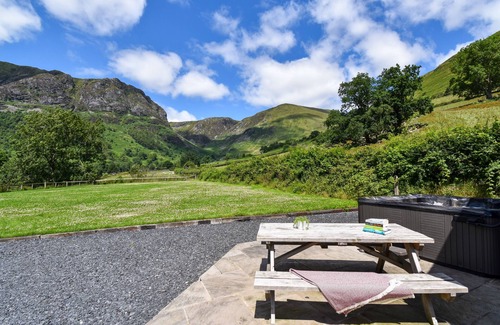 Mawddwy House | Beudy Erw'r March - Four Bedroom House, Sleeps 8