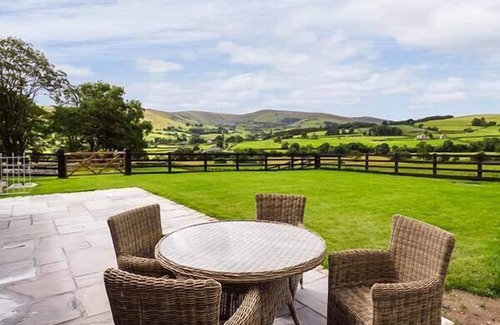 Cwmtirmynach Cottage | BEUDY, pet friendly, with open fire in Llangwm