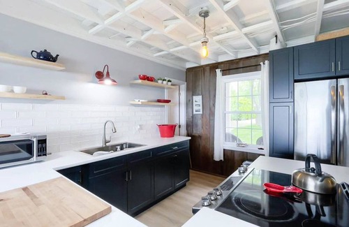 Bluewater Cottage | Beutt's Beach House - Private Lake Access
