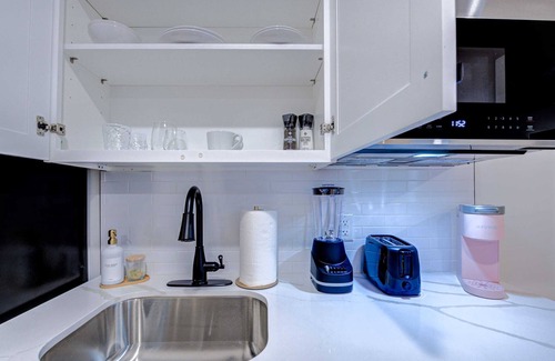 Galveston Apartment | Beverly Hills Studio Apartment 2 Queen Beds