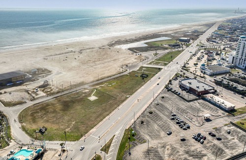 Galveston Apartment | Beverly Hills Studio Apartment 2 Queen Beds