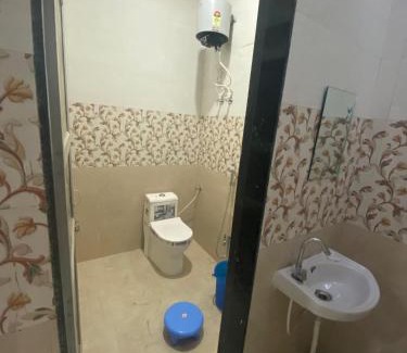 Shri Madhopur Hotel | BHAI BHAI GUEST HOUSE