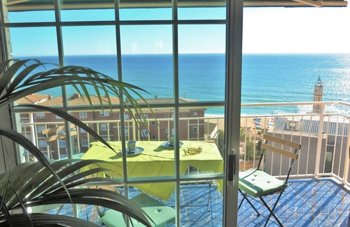 Montgat Apartment | BIANCA & SEAVIEW BEACH apartment with sea view, balcony, Wi-Fi, sand beach.