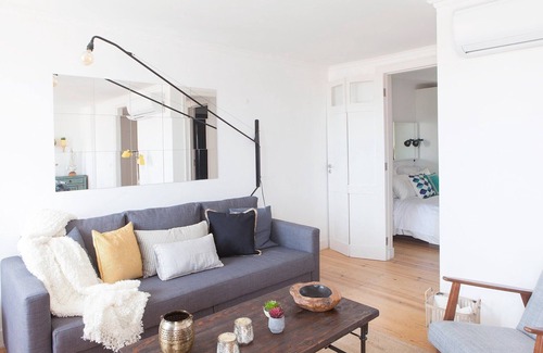 Santos Apartment | Bica 1 - Cordoeiros - Wonderful two bedroom apartment, fully renovated and decorated with lots of co