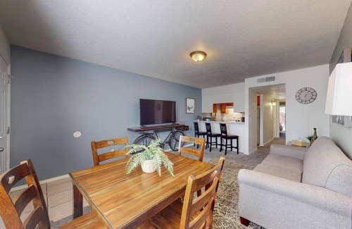 West Old Town Apartment | Bicycle Boulevard Byway, 1 KB, Near Old Town