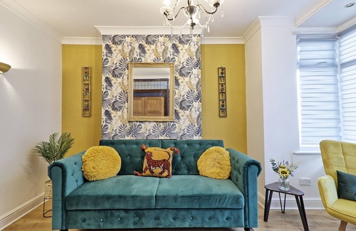 Westcliff-on-Sea House | Big 3Bed 2Bath House Tropical Oasis Pet Friendly!