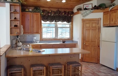 The Galena Territory House | BIG 5BR/5.5BA all ensuite baths, Hot Tub, Screen Porch.