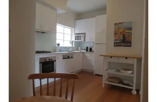 Middle Park Apartment | Big A1 Art Deco Apt. + stunning city & beach views