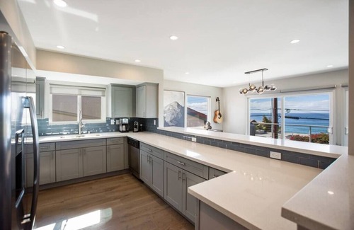 Leucadia Apartment | Big and Roomy Three Decks and Five King Suites