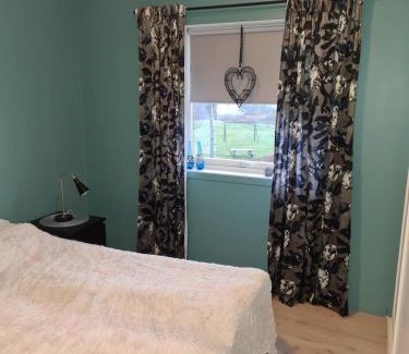 Vormedal Apartment | Big Apartment Free parking and Wifi