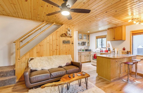 Big Bear City Cabin | Big Bear Cabin Rental w/Kayak: 2 Mi to Lake!