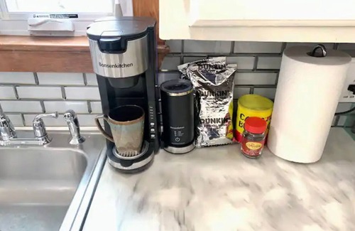 Everett House | “Big Groups” Lovely Spacious Cozy Home