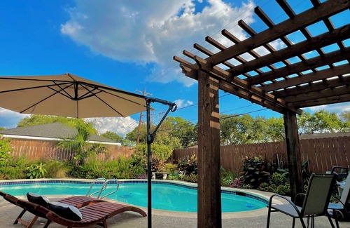 Westbury House | Big Heated Pool w Sunroom, Centrally-loc. Luxury in Houston, Billiards, Sleeps16