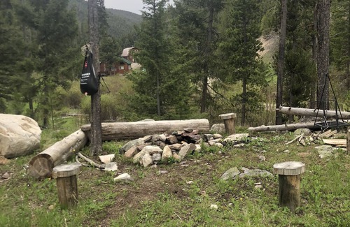Wise River Cabin | Big Hole Valley cabin near river access