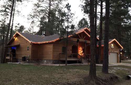 Ruidoso Cabin | Big Log Cabin Home, Large Back Deck Overlooking Cedar Creek ~ Close To Downtown