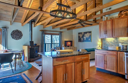 Swannanoa House | Big Mountain View’s - Hiking - Quite Nature Emerson