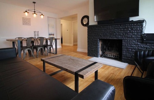 Dorval House | Big Quiet and Modern House close to Airport