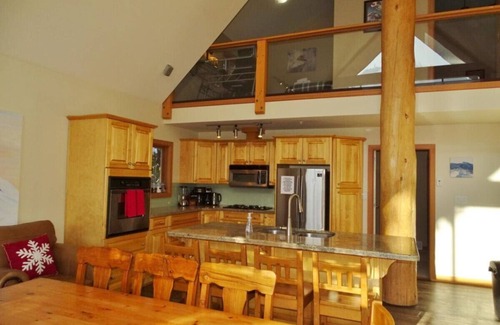Rossland House | Big Red Lodge Red Mountain