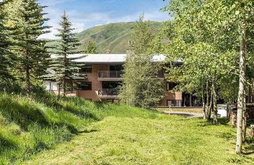 Aspen Condo | Big Savings, More Nights! 15% off 3 night stays thru Dec 14