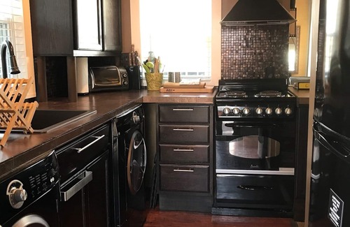 Westerly Cottage | Big Style in tiny house - 2 miles to the Beach