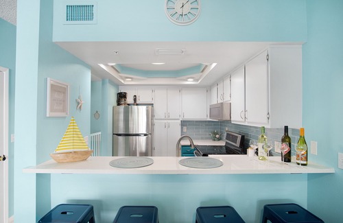 Island Estate House | Big TH w Pool, Hot Tub & Short Walk to the Beach! 30+ Day Rental