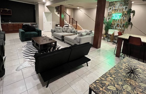 Lawrence Condo | Biggest 3 BDR loft Downtown Mass Street - 5 mins from KU