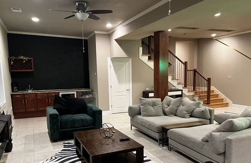Lawrence Condo | Biggest 3 BDR loft Downtown Mass Street - 5 mins from KU