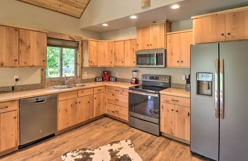 Bigfork Cabin | 'Bigsky' Cabin w/ Fire Pit, Walk to Fishing!