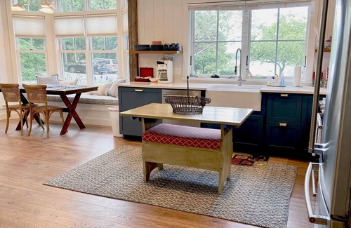 Bar Harbor Cottage | Bijou By The Bay-Guest House on large waterfront estate, short walk to Bar Harbor