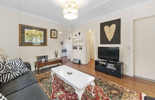 Waikanae Cottage | BIJOUX - WAIKANAE BEACH COTTAGE, family friendly in Waikanae Beach