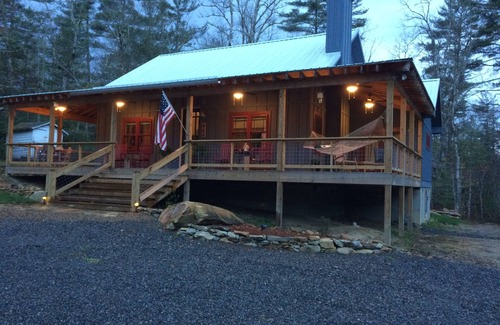 Cedar Mountain House | Bike,hike trails in minutes. New, rustic cabin near Brevard, DuPont,Pisgah nn