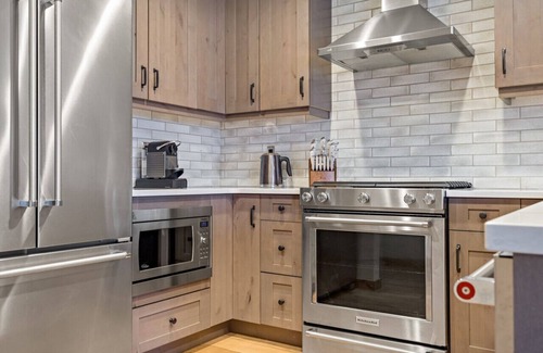 Canmore Apartment | Bikes and Views | Perfect Mountain Retreat