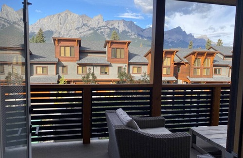 Canmore Apartment | Bikes and Views | Perfect Mountain Retreat
