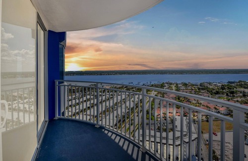 Daytona Beach Shores Condo | Biketoberfest Special! Oceanfront Pool,Spa-26flr Panoramic River&Ocean views!
