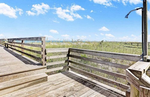 Wilmington Beach House | Bikini's & Martini's by Sea Scape Properties