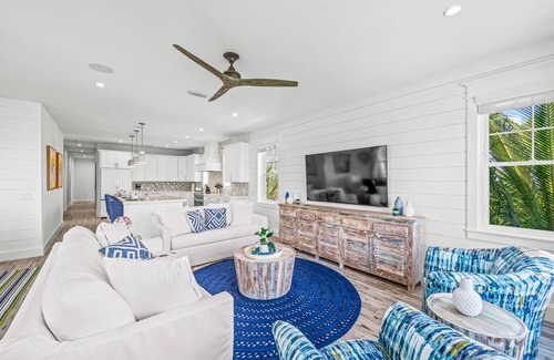 Bradenton Beach House | Bikinis and Bellinis: Private Pool, Dock, and Rooftop Views Await!