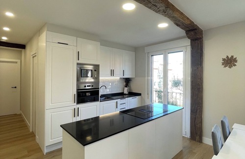 San Francisco Apartment | Bilbao with views of the Ría and San Antón church