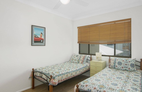 Bilinga Apartment | BILINGA GARDENS, UNIT 7 - Simple unit right on Bilinga Beachfront