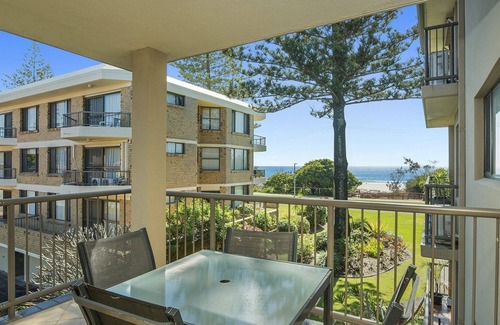 Bilinga Apartment | BILINGA GARDENS, UNIT 7 - Simple unit right on Bilinga Beachfront