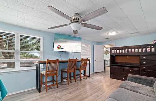 Orange Beach Cottage | BILL FISH COTTAGE-LARGE GROUPS, FAMILY REUNION, BALL TEAMS- ALL WELCOME!!!!